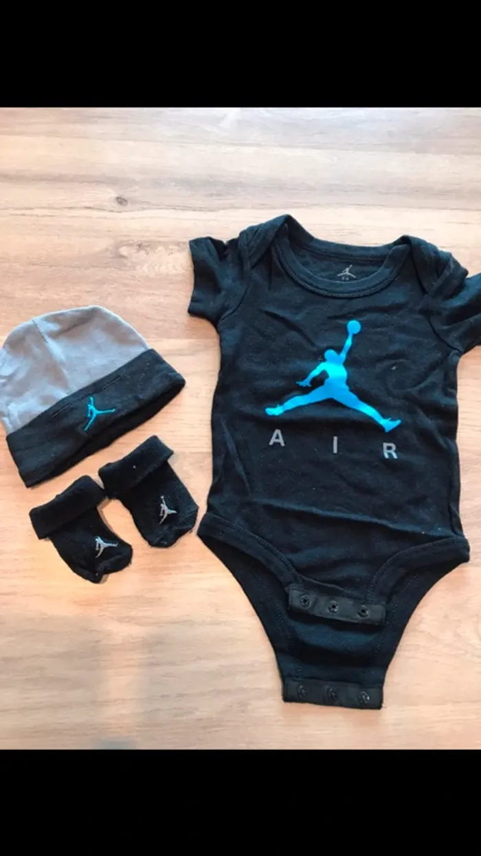 Ensemble Jordan taille 0/6 mois