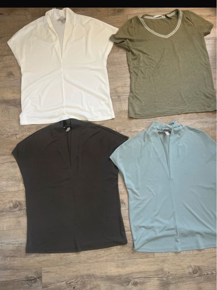 Lot de T-shirts  Taille S très bon état - photo numéro 2