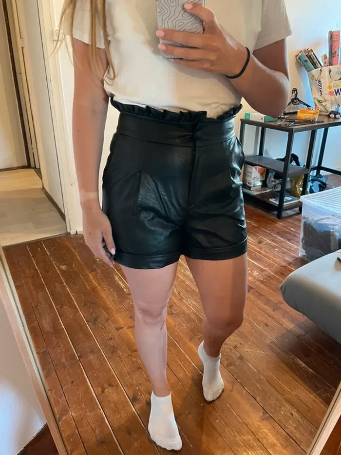 Short en cuir noir - photo numéro 2