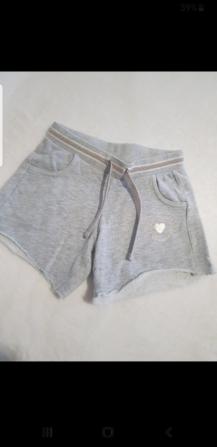 Short fille taille 5 ans