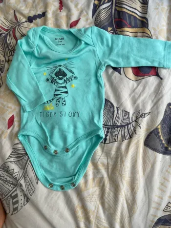 Body bleu manches longues 3 mois