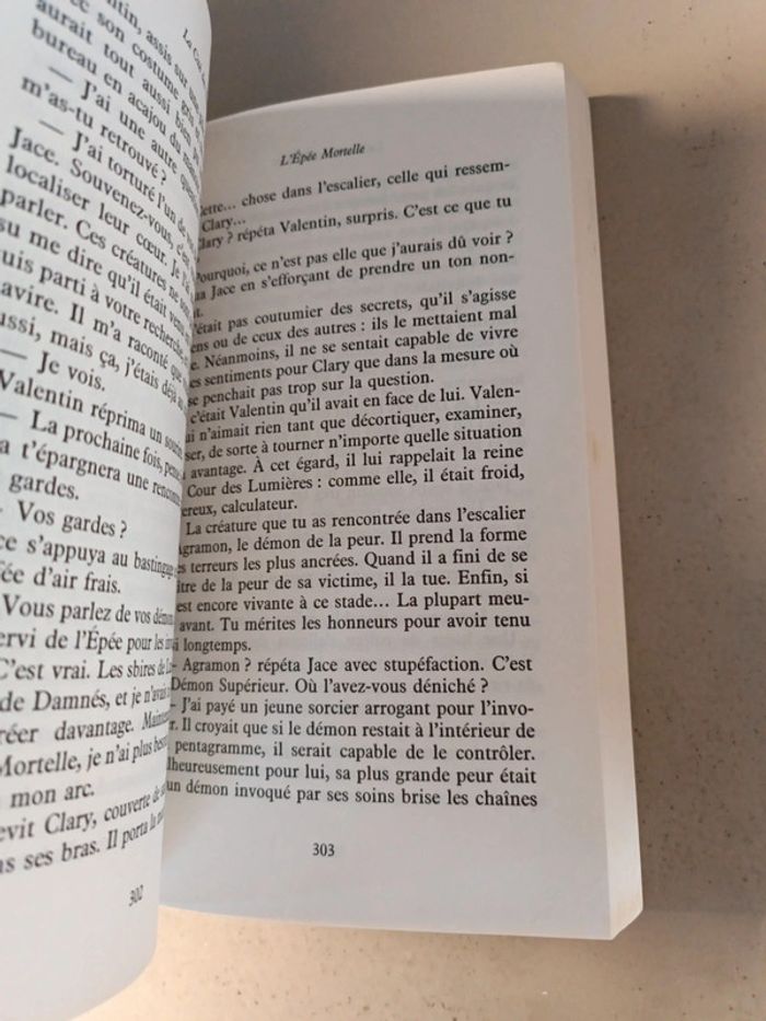 Cassandra Clare la cité des ténèbres l'épée mortelle - photo numéro 9