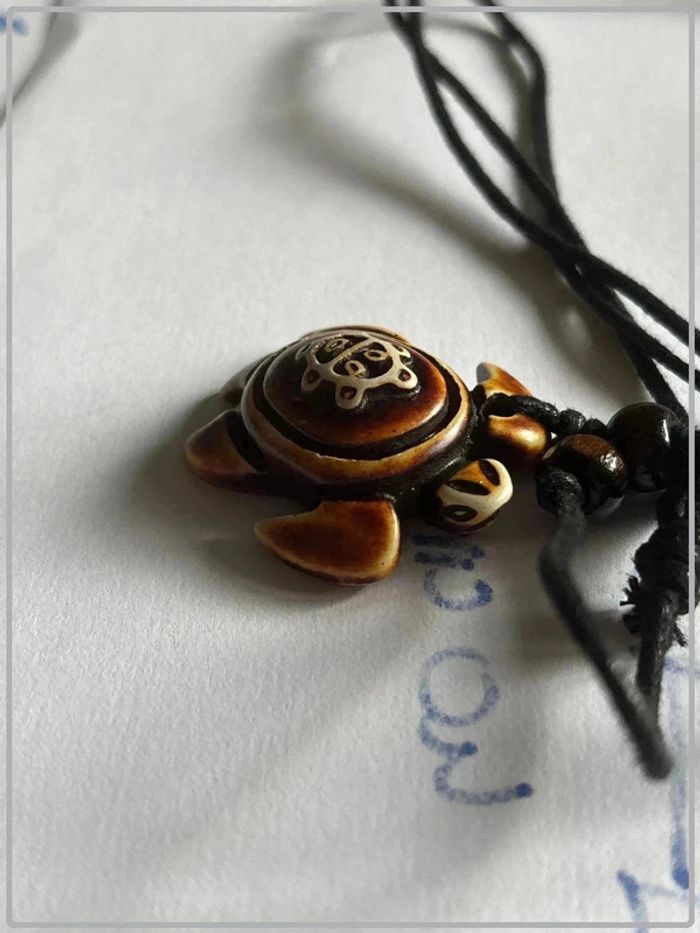 Collier tortue en résine - photo numéro 5
