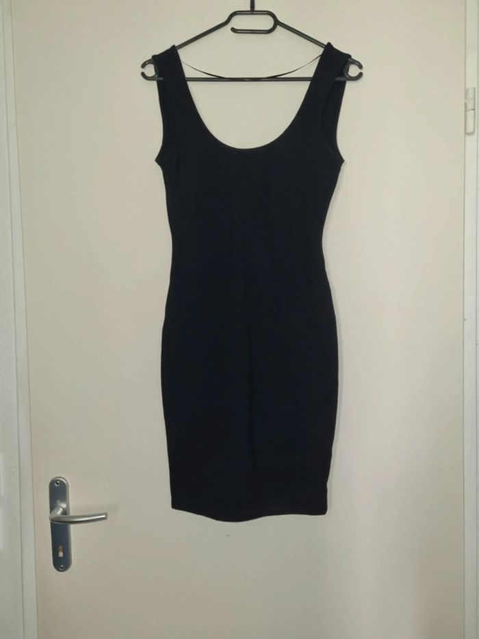 Robe moulante avec dos nu