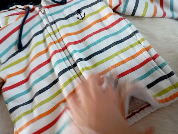 1€ sweat mixte 🌈 les petits cœur à la mer 3 ans - photo numéro 6