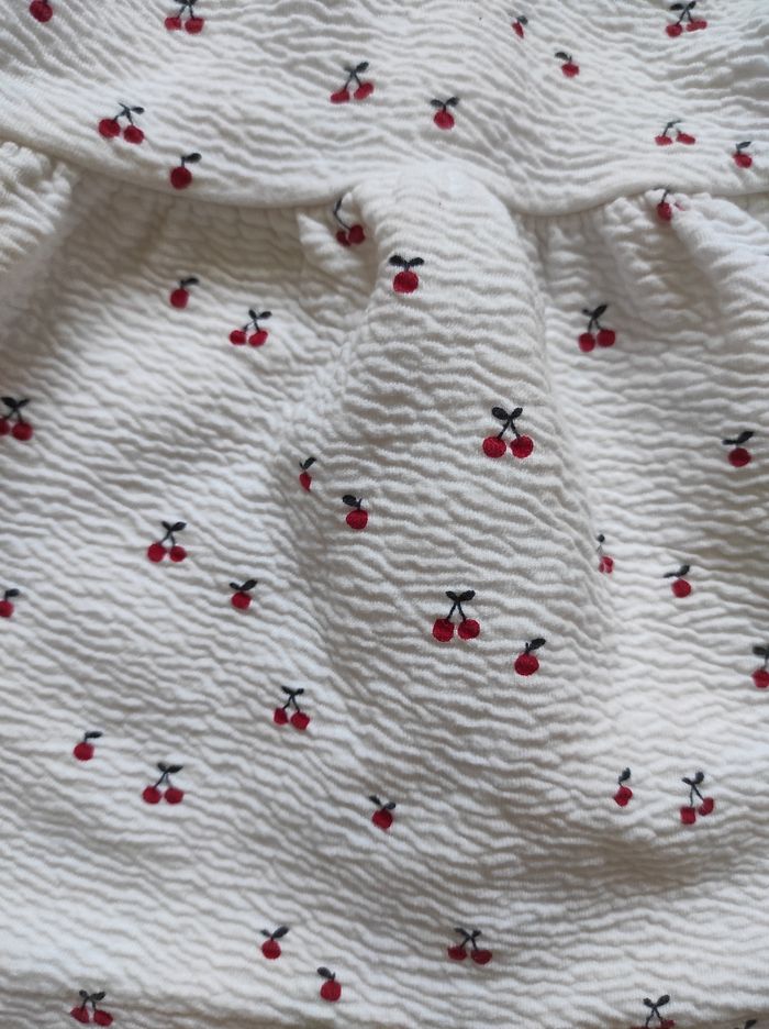 Robe 3 mois cerise - photo numéro 2