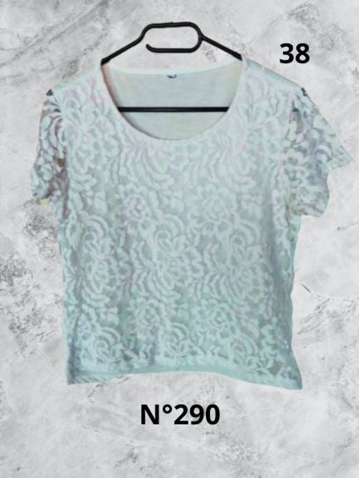 N°290 T-shirt blanc dentelle T38.