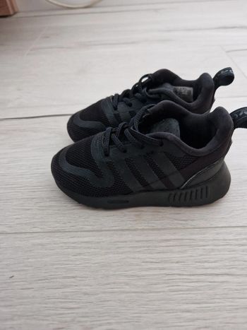 Basket Adidas taille 21