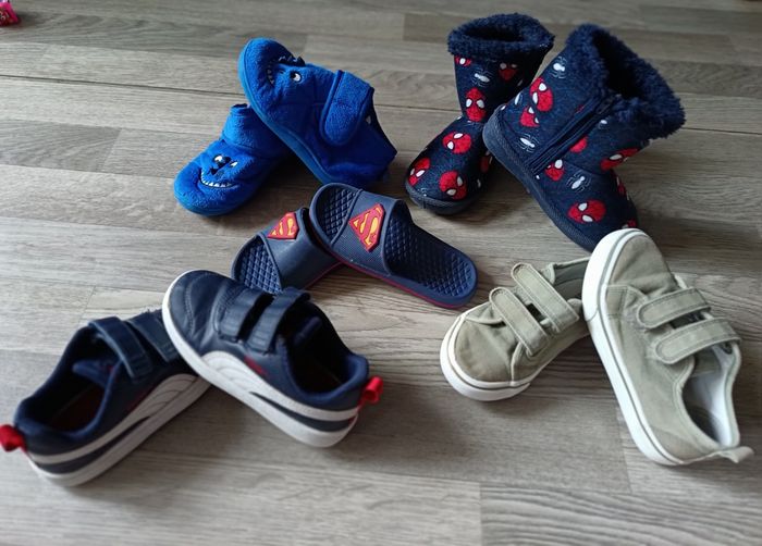 Lot chaussures  25 garçon