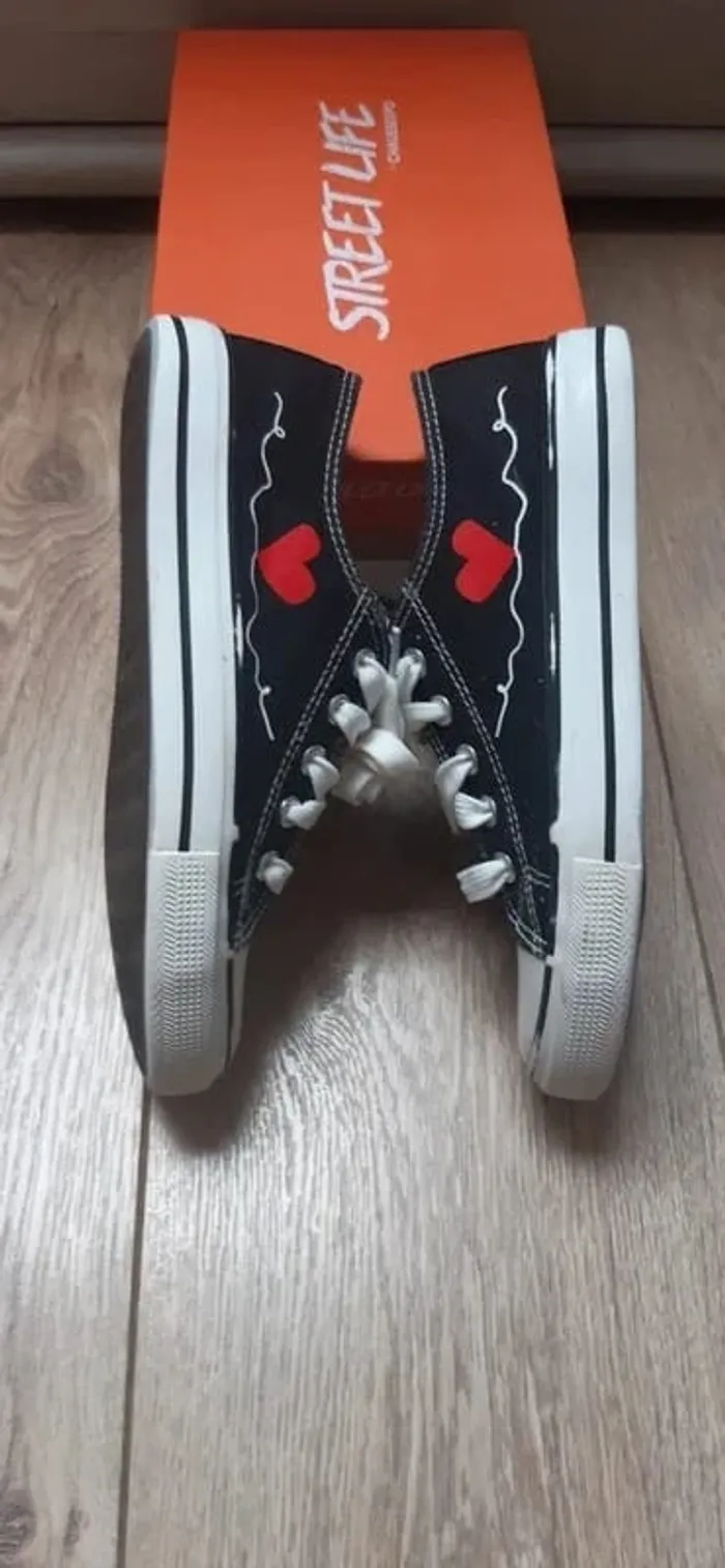 Chaussures basses 35 noires motif coeur - photo numéro 4