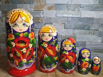 Poupée russe matriochka aux coquelicots