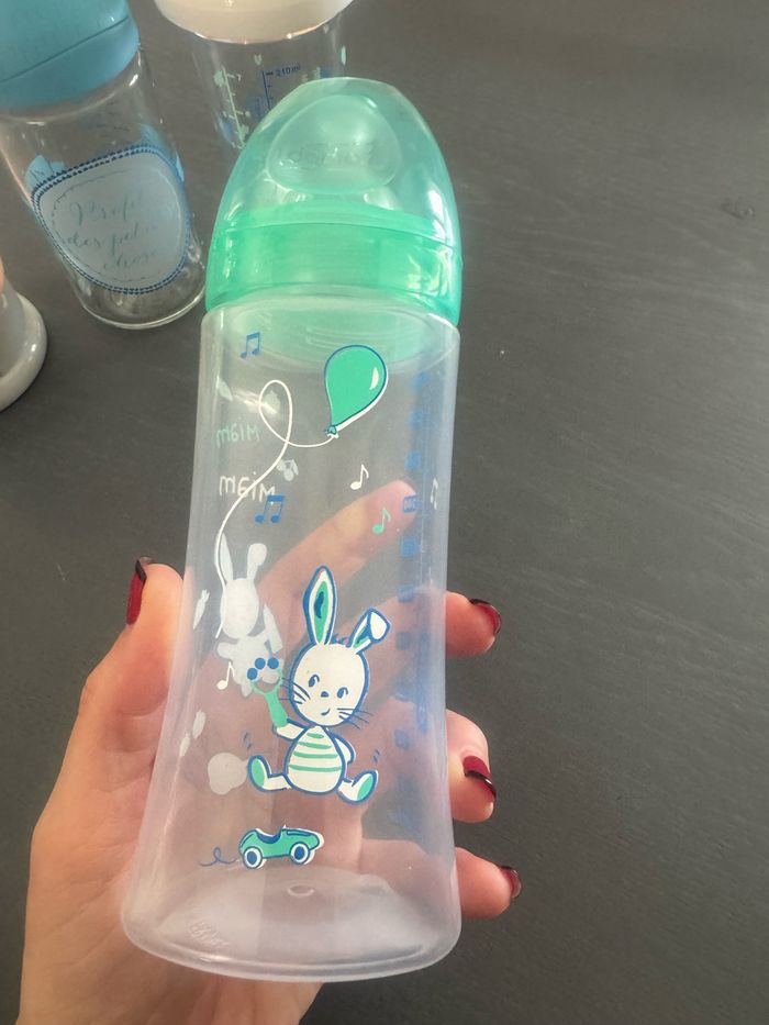 4 biberons neufs + 1 doseur de lait - photo numéro 4