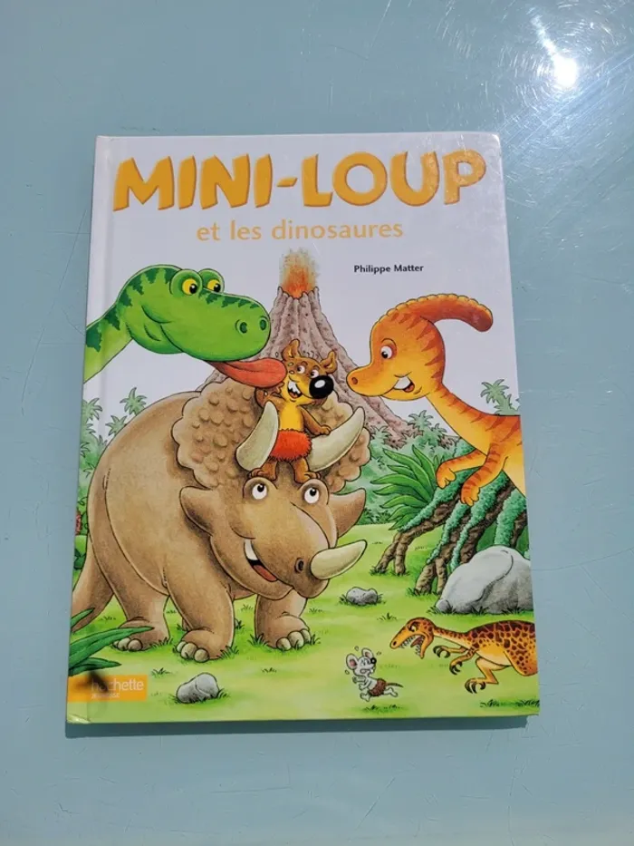 Livre Mini-Loup, tome 2 🦕 Mini-Loup et les Dinosaures 🦖 - photo numéro 2