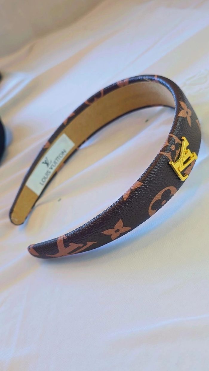 un accessoire de tête élégant et intemporel qui apporte une touche couture à n'importe quelle tenue. - photo numéro 6