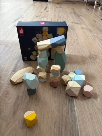 Rochers en bois à empiler