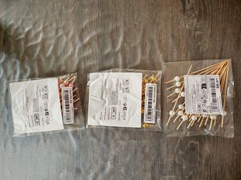 Lot de 60 pics en bois
