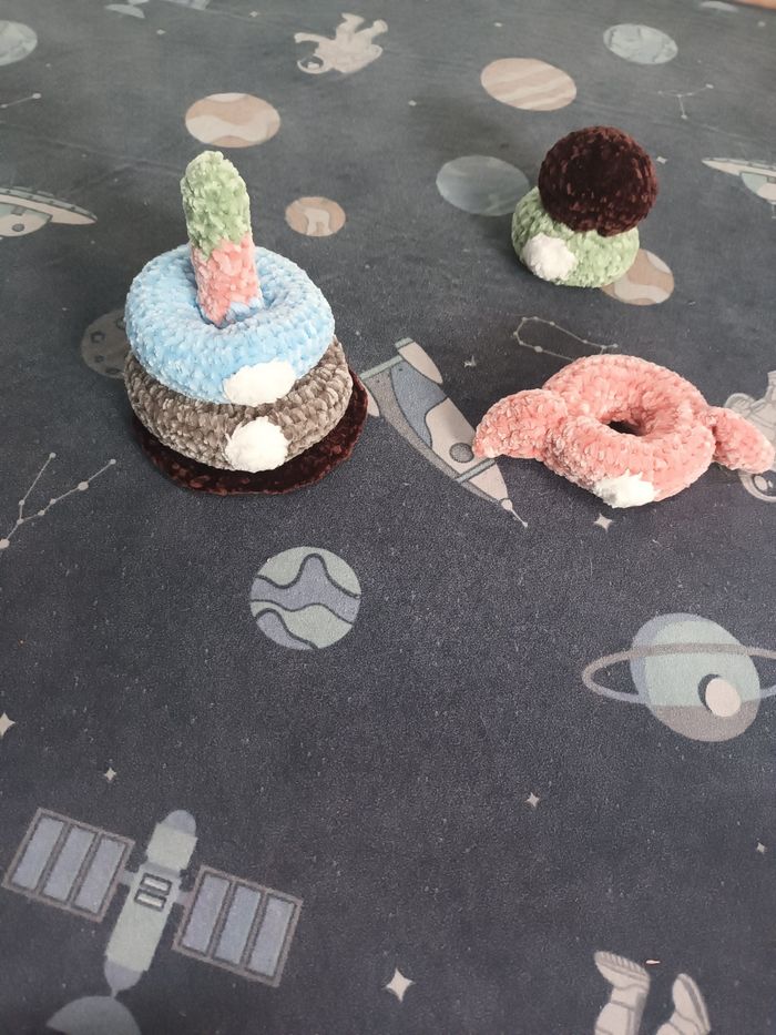 Tour à empiler faite main au crochet - photo numéro 3