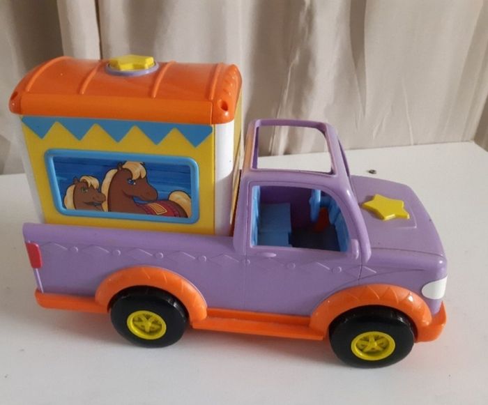 Camion magipque pour chevaux - photo numéro 2