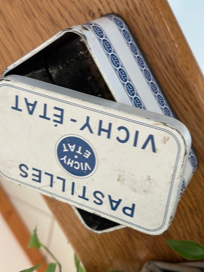 Magnifique boîte métallique Vichy - photo numéro 2