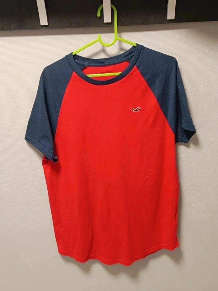 🟥 T-shirt Hollister rouge et bleu marine 🟦 - photo numéro 2