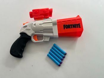 Pistolet blaster nerf fortnite
