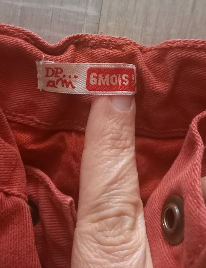 Jeans rouge taille 6 mois - photo numéro 3