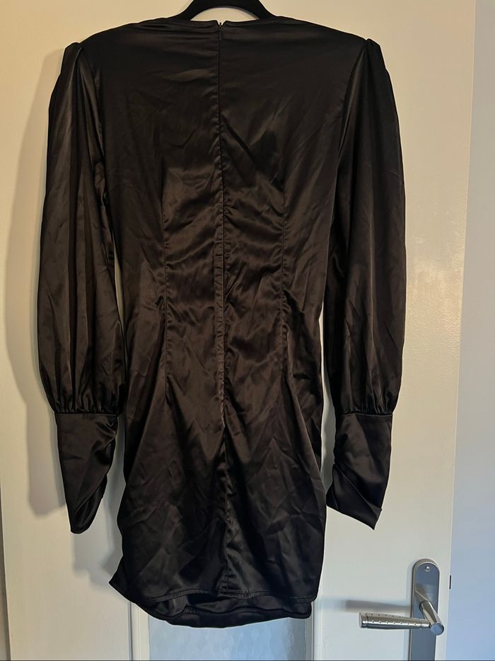 Robe noire satinée - photo numéro 5