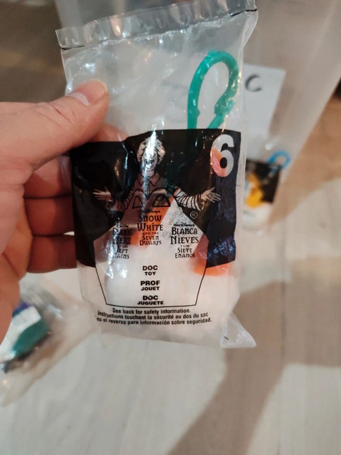 Figurine McDonald's blanche neige et les sept nains - photo numéro 4