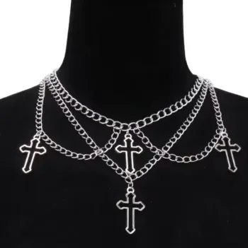 Collier argenté croix gothique punk ** neuf **
