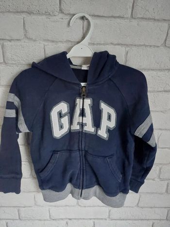 Gilet avec capuche GAP taille 3 ans