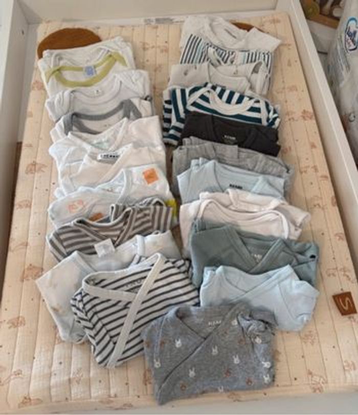 Lot bodies taille 1 mois - photo numéro 3