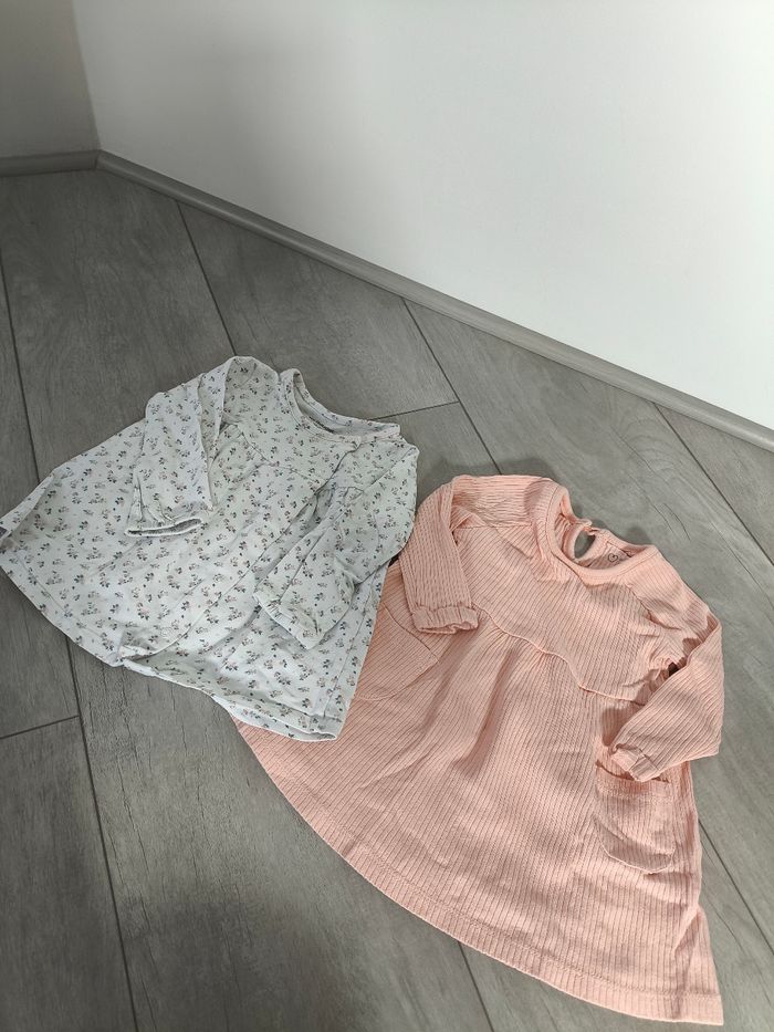 2 robes abricot et fleurs