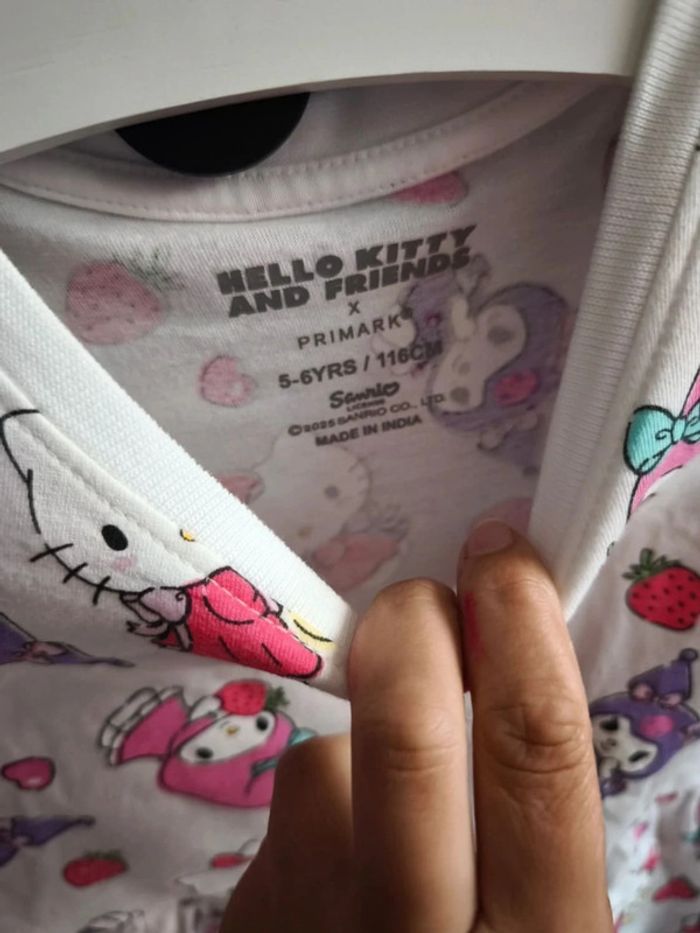 Robe Hello Kitty kuromi 5-6 ans neuf - photo numéro 4