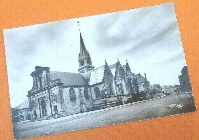 Carte postale ancienne Attigny (Ardennes) L' Eglise - photo numéro 3