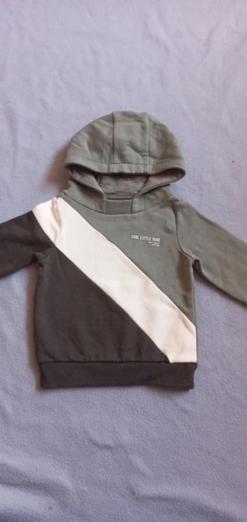 Sweat à capuche C&A taille 80cm