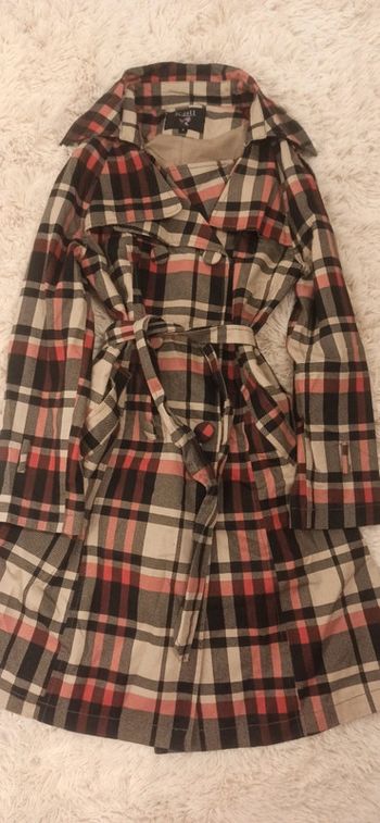 Trench long trapèze à carreaux noir, beige, noir et rouge