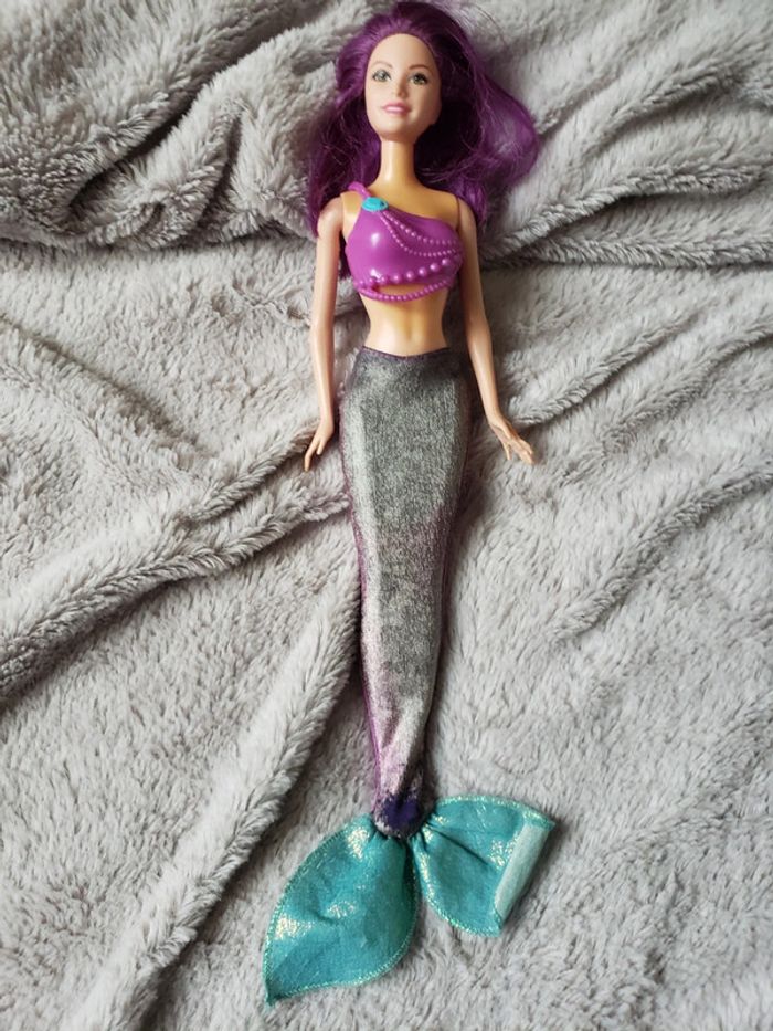 Barbie avec habit sirène