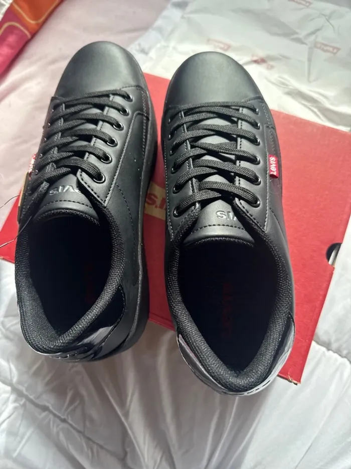 Superbes paire de baskets Levi’s neuves avec étiquette pointure 39 - photo numéro 12