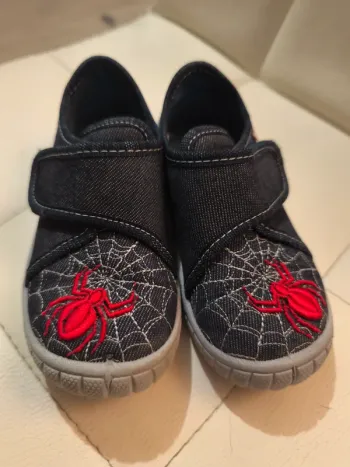 Chaussons spiderman taille 23