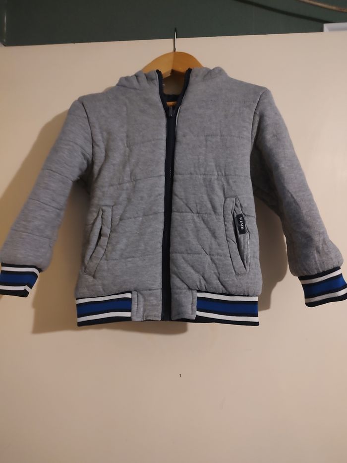Joli manteau garçon Kiabi  taille 3 ans réversible - photo numéro 3