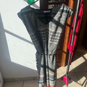 Robe avec ceinture à la taille