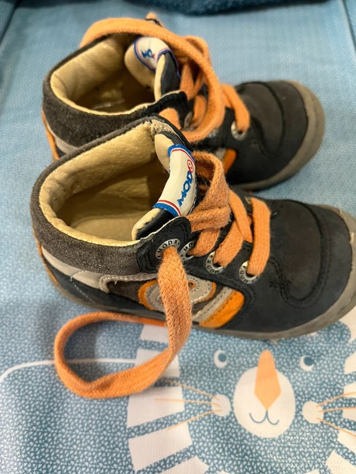 Chaussures de marche bébé Mod 8 taille 21 très bon état peu porté