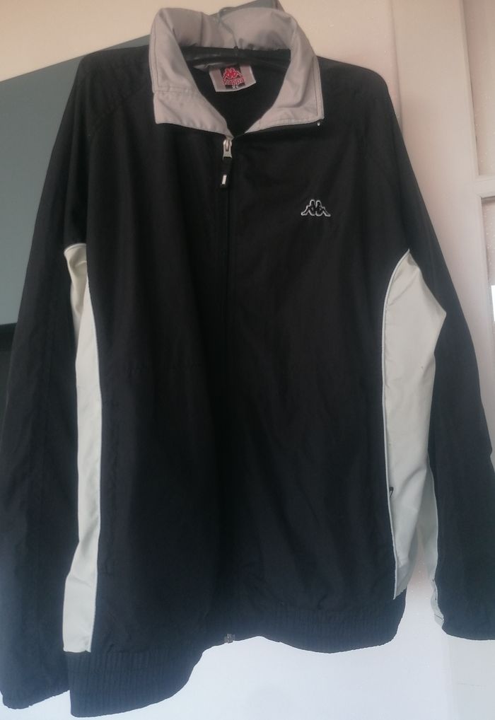 Veste survêtement marque Kappa noir et Blanc