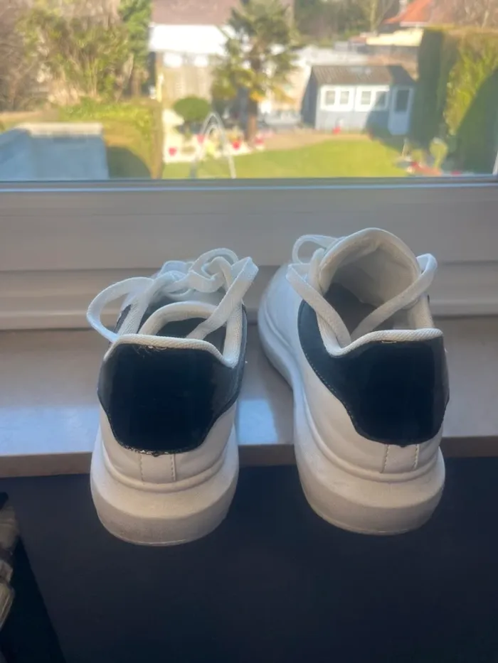 🔹 Baskets Blanches Détail Noir – Shein 🔹 - photo numéro 4