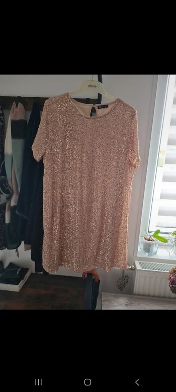 Robe tout en sequins  ou de chez tex