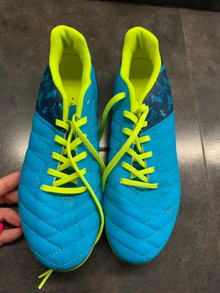 Crampons de foot décathlon taille 35 - photo numéro 2