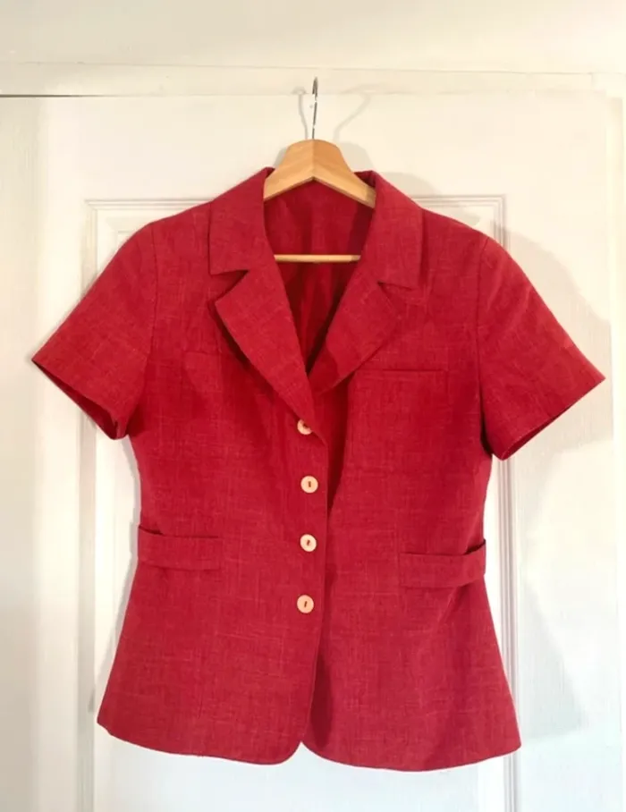 Blazer chemise vintage rouge framboise – coupe cintrée – vibe 90s/2000s chic