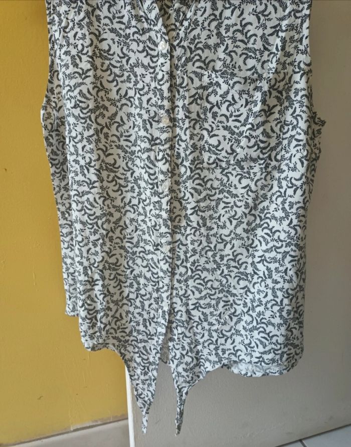 Haut Blanc Femme avec des Motifs Fleuris Noirs | Look Estival & Bohème 🌞🌷 - photo numéro 4