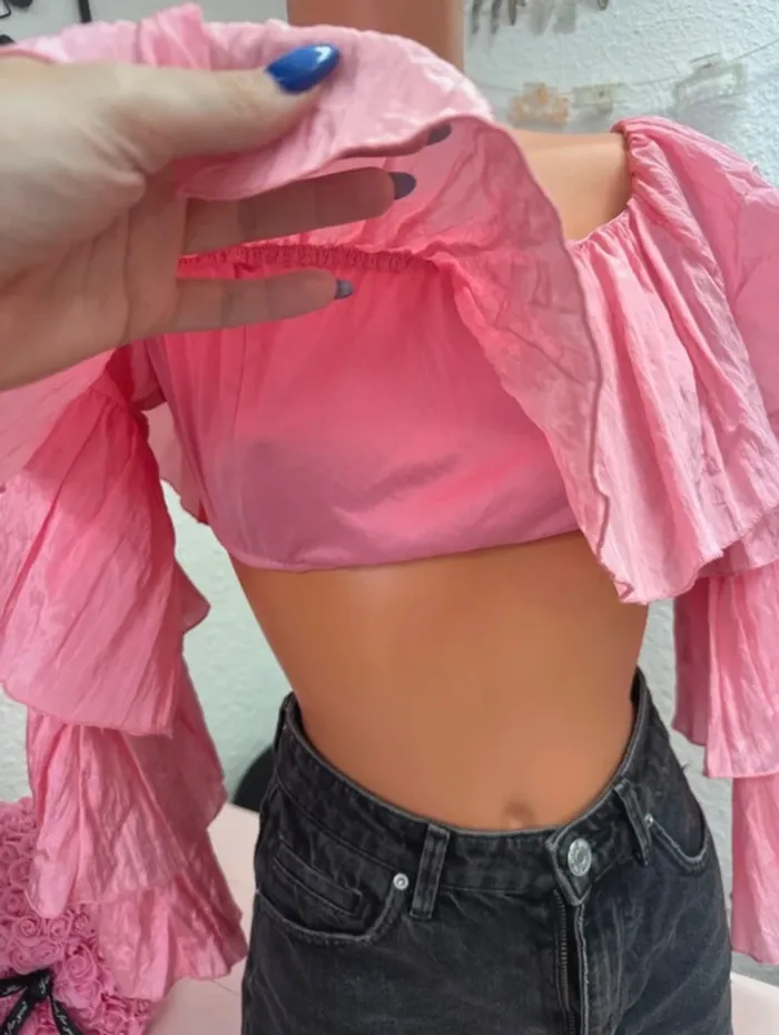 Top court à volants satiné Bershka taille L - photo numéro 2