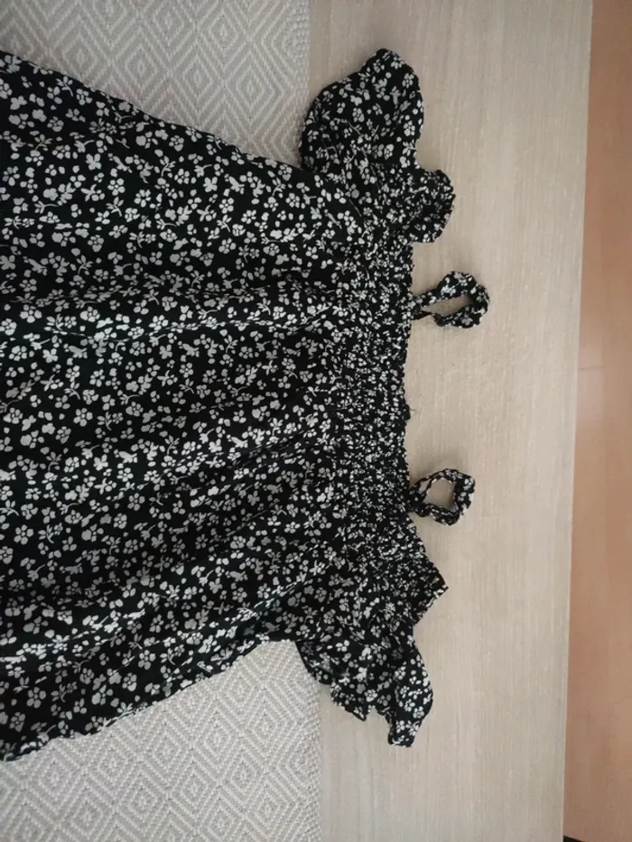 Haut fluide noir fleuri blanc gemo 12 ans épaules dénudées - photo numéro 2